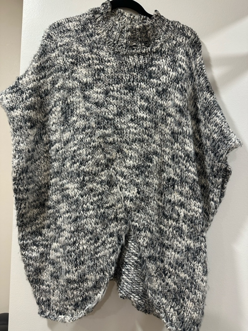 Elan Marled Knit Poncho in Gray and White